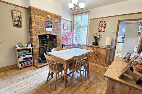 2 bedroom terraced house for sale, Sandhurst Street, Oadby