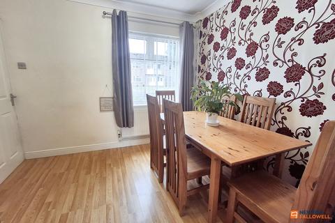 17 Holmes Way, Paston, Peterborough, PE4 7XZ