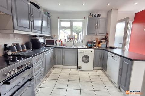 17 Holmes Way, Paston, Peterborough, PE4 7XZ
