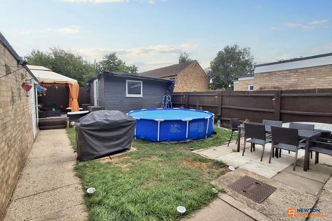 17 Holmes Way, Paston, Peterborough, PE4 7XZ