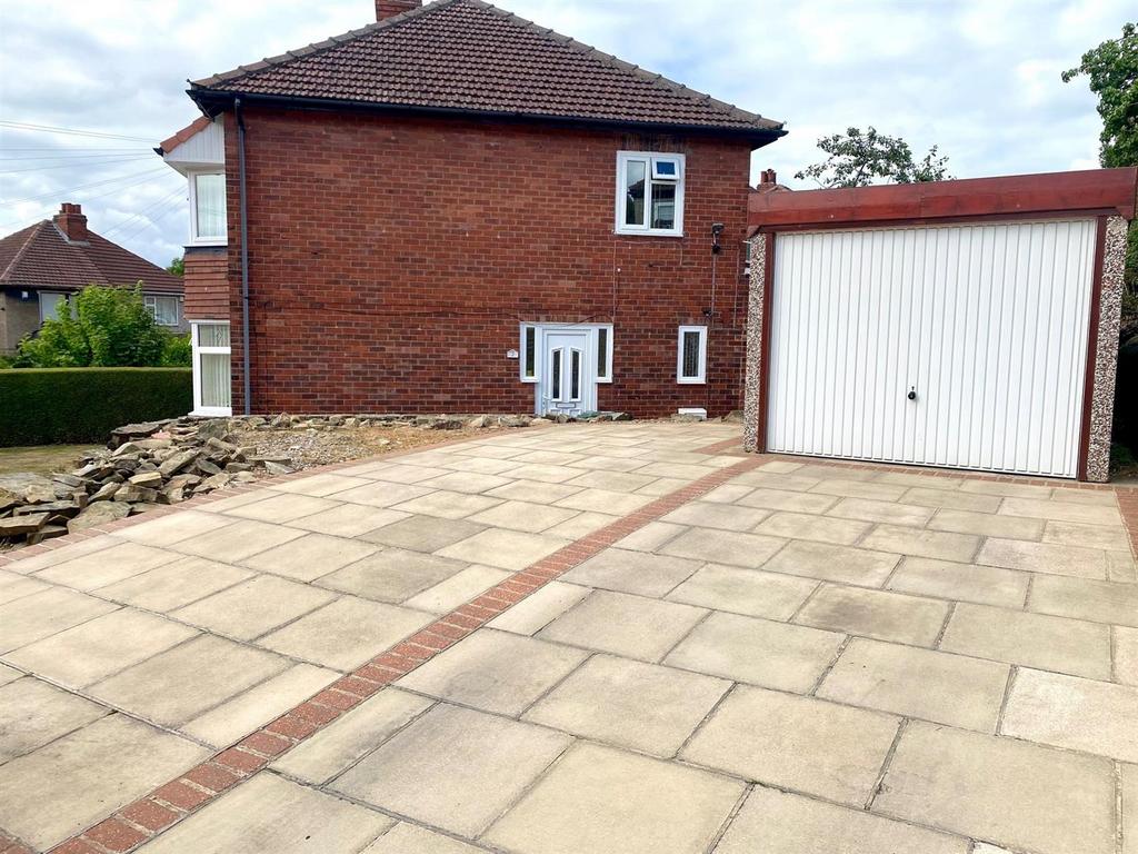 Driveway and garage to side.jpg