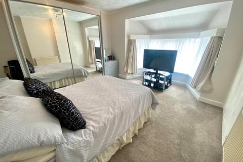 2 bedroom semi-detached house for sale, East Close, Huddersfield