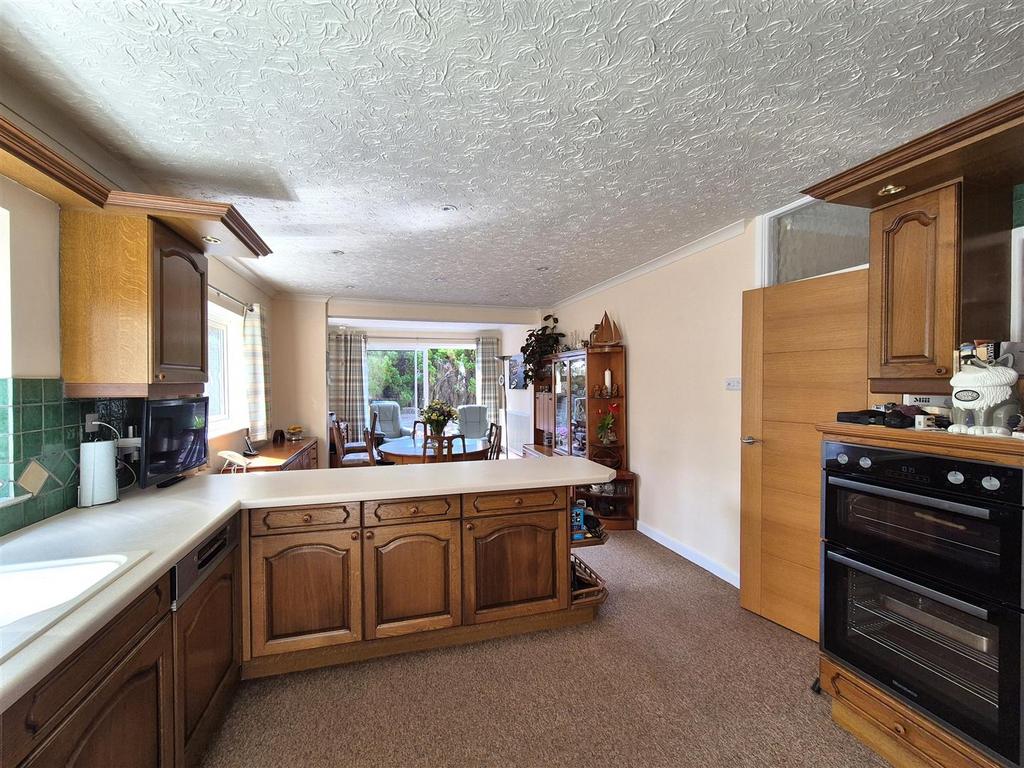 Kitchen dining room (3).jpg