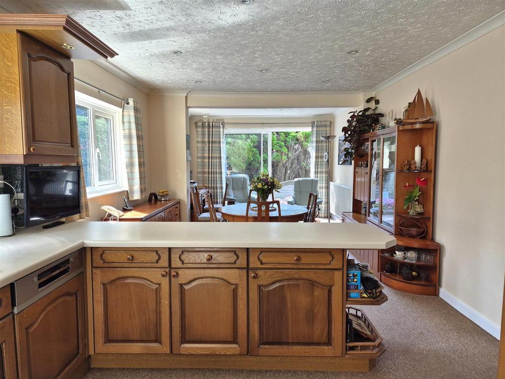 KItchen dining room.jpg