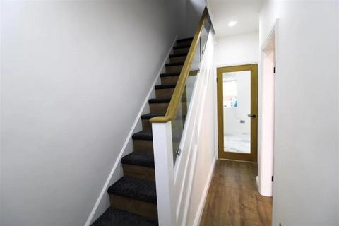 3 bedroom semi-detached house for sale, Newsome Road, Huddersfield HD4