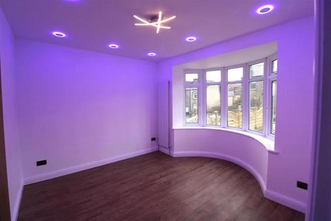 3 bedroom semi-detached house for sale, Newsome Road, Huddersfield HD4