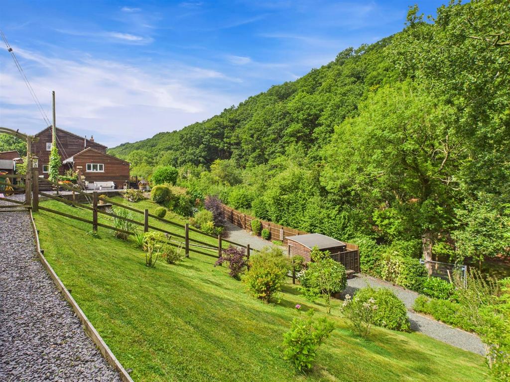 CAM01555 G0-PR0237-STILL038.jpg