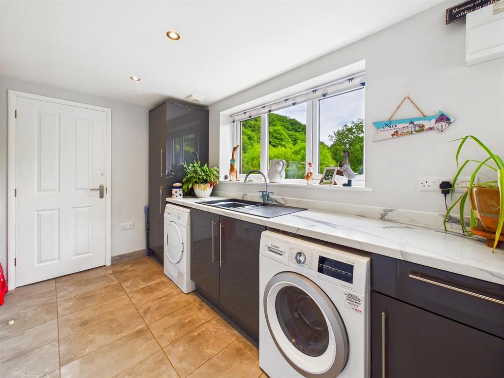 CAM01555 G0-PR0237-STILL009.jpg