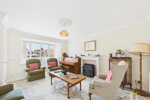 4 bedroom detached house for sale, Glentworth Drive, Oswestry
