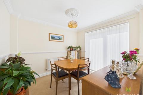 4 bedroom detached house for sale, Glentworth Drive, Oswestry
