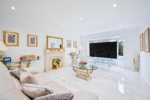 undefined, Oakwood Avenue, Epsom