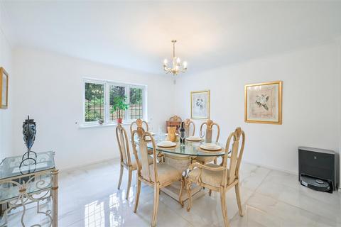 undefined, Oakwood Avenue, Epsom