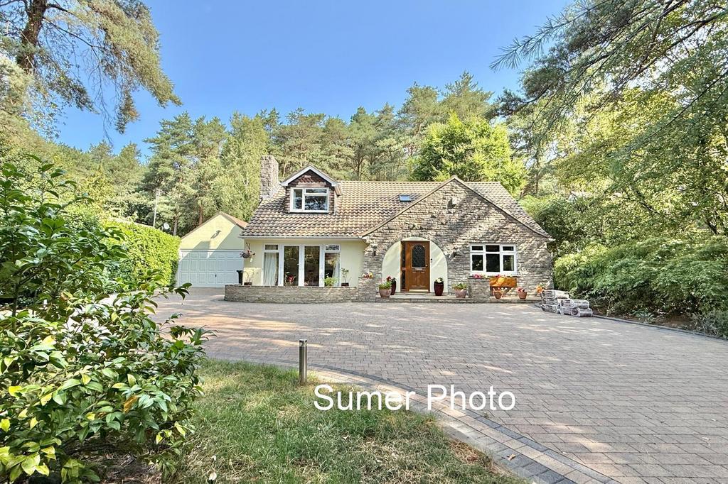 5 bedroom detached chalet home