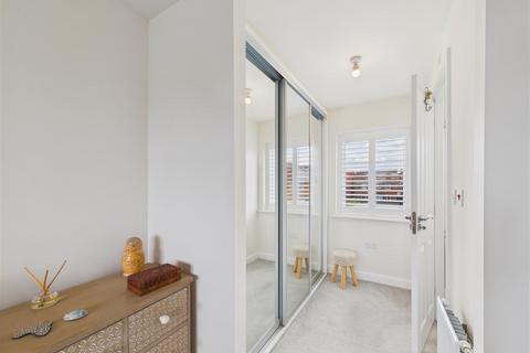 23 Airedale Drive, Brough, HU15 1US