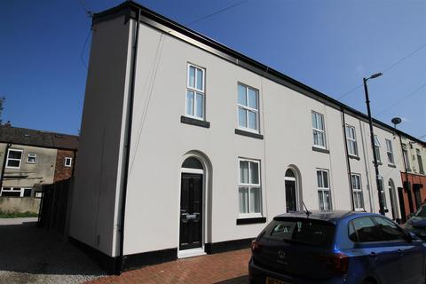 3 bedroom end of terrace house to rent, Queen Street, Denton M34