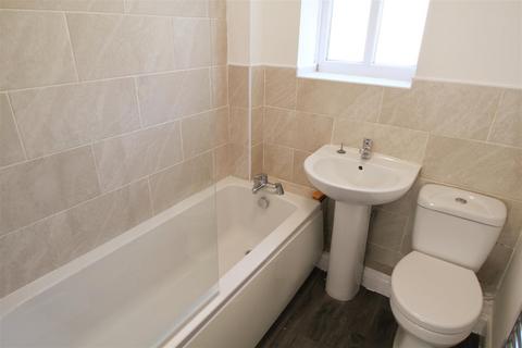 3 bedroom end of terrace house to rent, Queen Street, Denton M34
