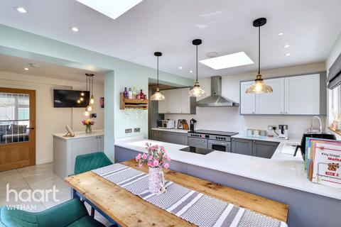 3 bedroom semi-detached house for sale, Walter Way, Silver End