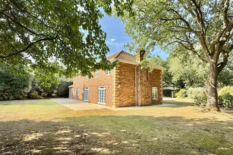 4 bedroom detached house for sale, Warren Drive, Ringwood, BH24 2AS