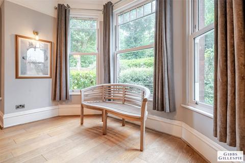 1a Queens Walk, London, W5 1TP