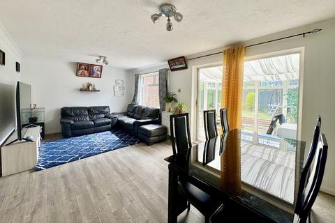 4 bedroom semi-detached house for sale, Spetisbury Close, Muscliff, Bournemouth, BH9