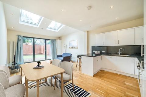 3 bedroom flat for sale, Mitcham Lane, London SW16