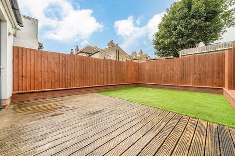 3 bedroom flat for sale, Mitcham Lane, London SW16