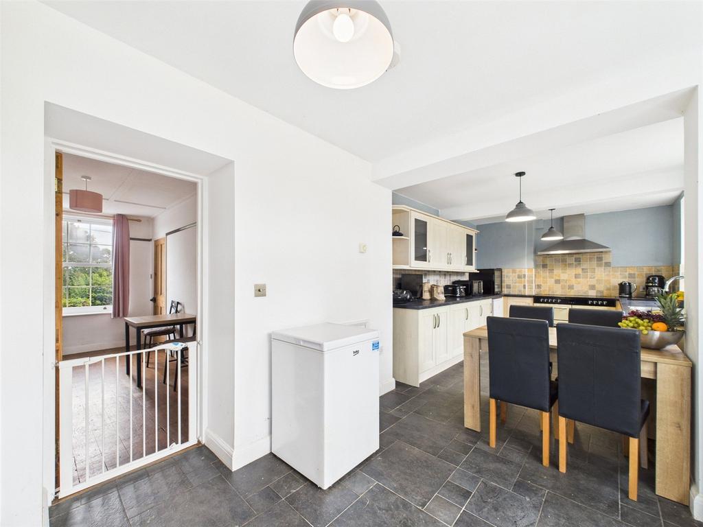 Kitchen / Dining