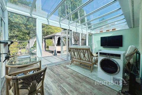 2 bedroom bungalow for sale, Field Way, Aldershot, Hampshire