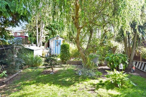 13 Leafield Road, Sutton, SM1 2NH