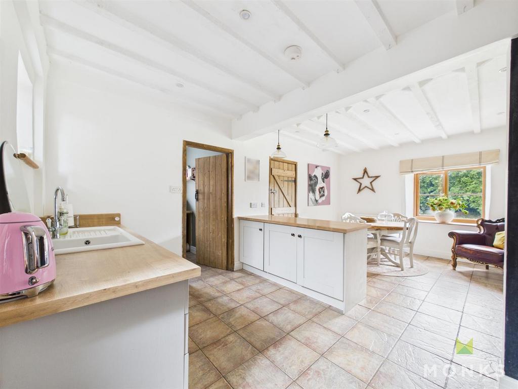 CAM01420 G0-PR0732-STILL021.jpg