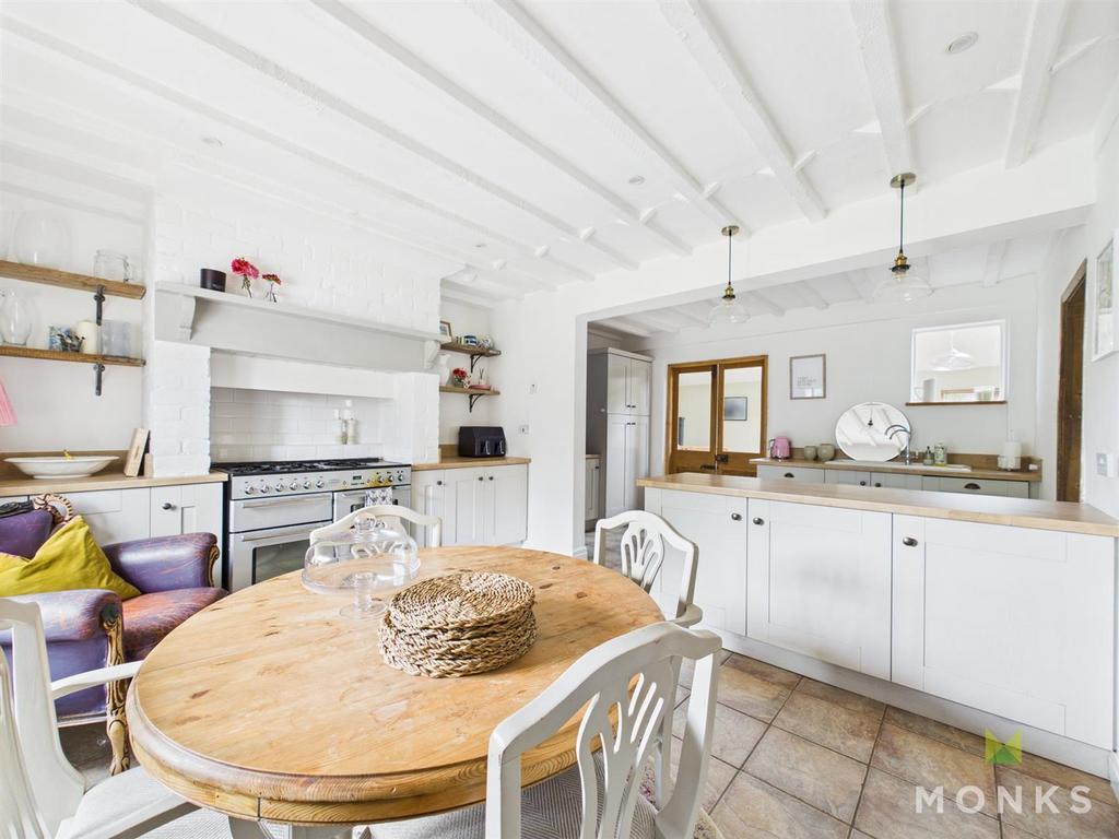 CAM01420 G0-PR0732-STILL026.jpg