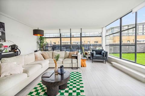 Ferry Lane, Brentford TW8