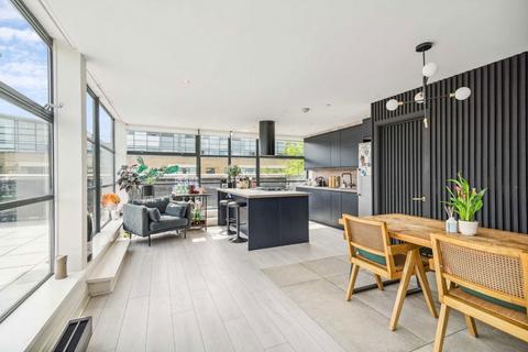 3 bedroom flat for sale, Ferry Lane, Brentford TW8