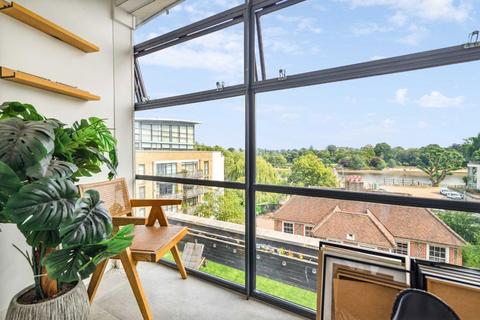 3 bedroom flat for sale, Ferry Lane, Brentford TW8