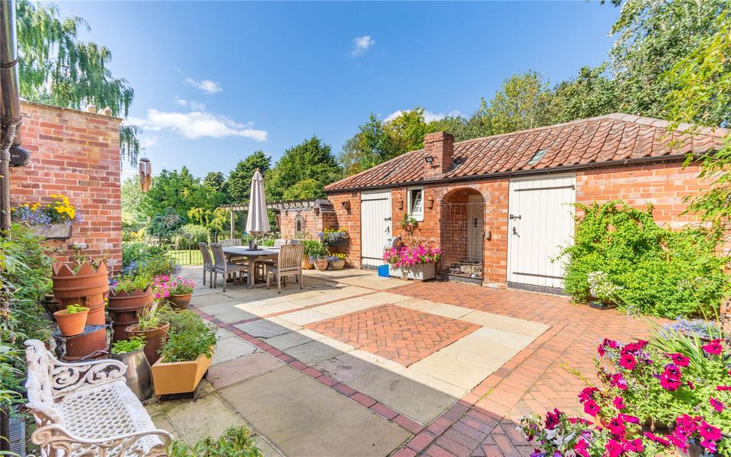 Rear Courtyard