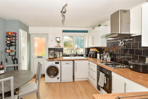 19 Albert Close, Haywards Heath, RH16 3NW