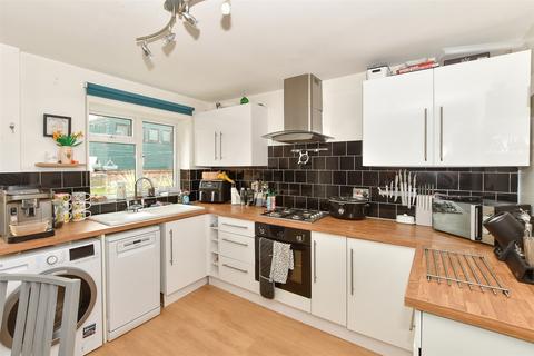 19 Albert Close, Haywards Heath, RH16 3NW