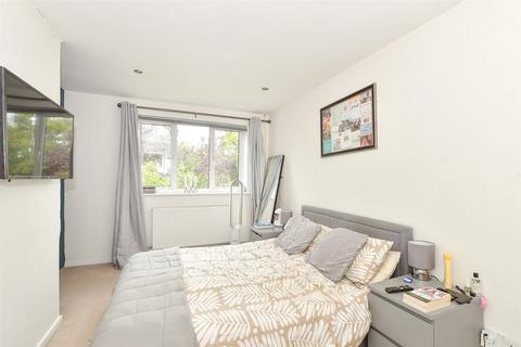 19 Albert Close, Haywards Heath, RH16 3NW