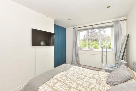 19 Albert Close, Haywards Heath, RH16 3NW