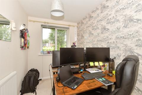 19 Albert Close, Haywards Heath, RH16 3NW