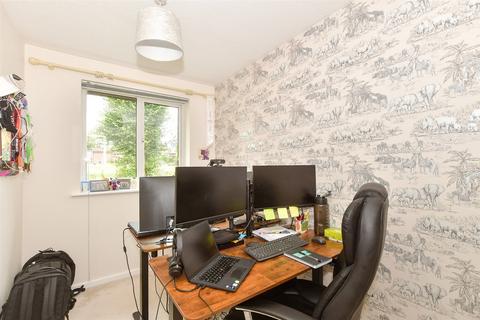 19 Albert Close, Haywards Heath, RH16 3NW