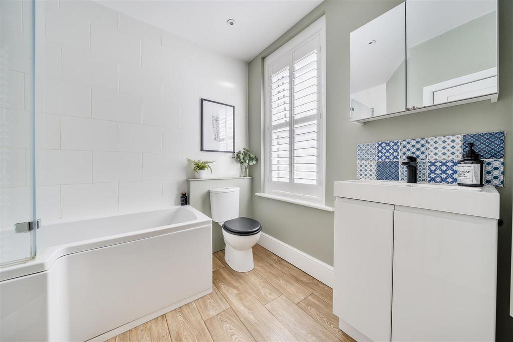 For Sale by Aspire Residential   Broadwater Road
