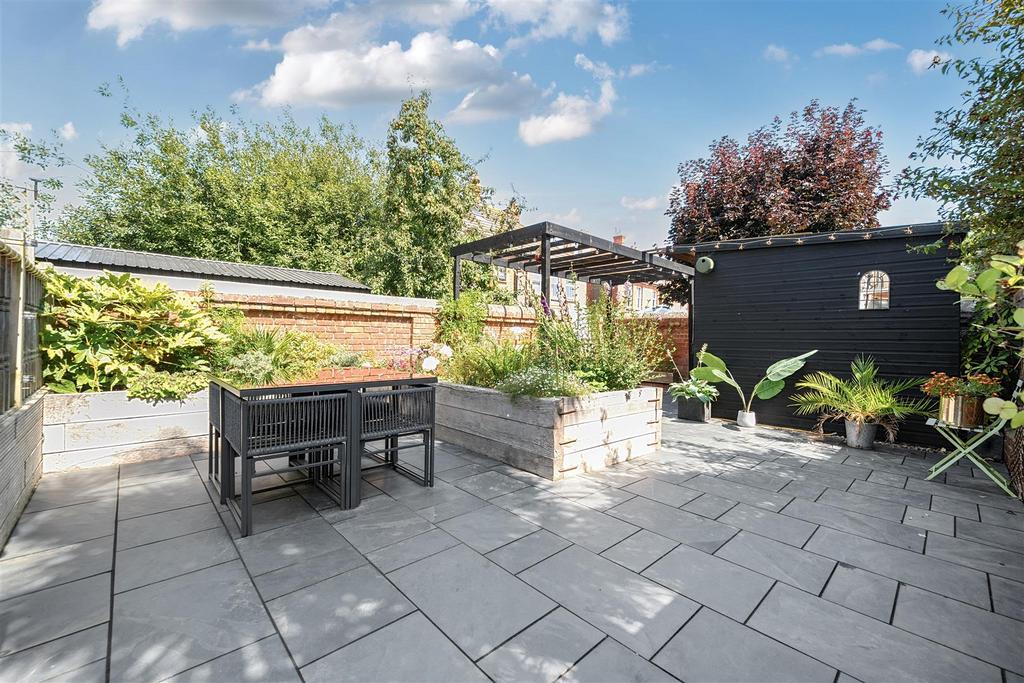 For Sale by Aspire Residential   Broadwater Road