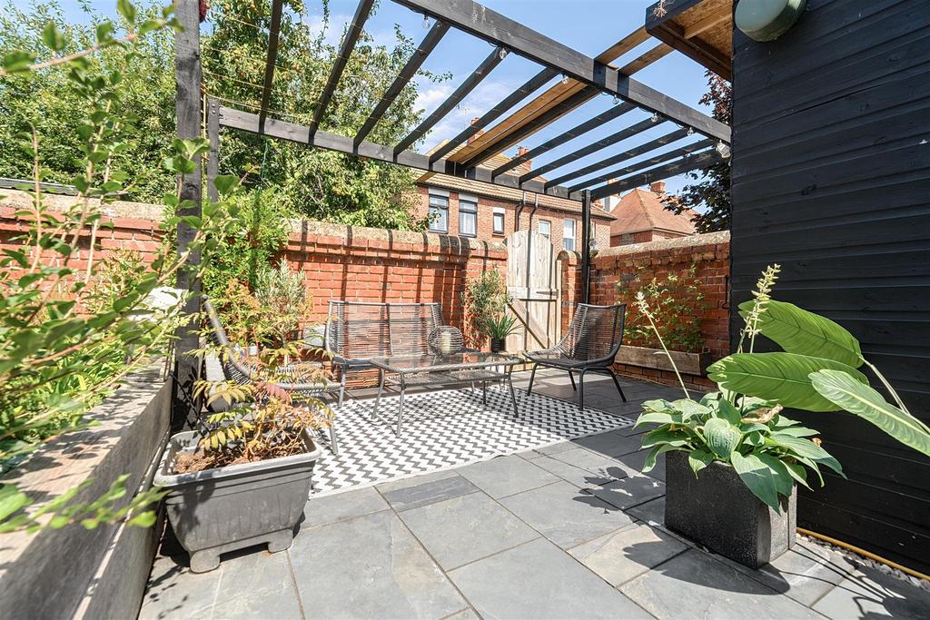 For Sale by Aspire Residential   Broadwater Road