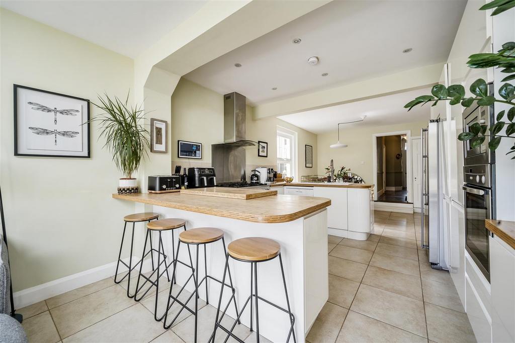 For Sale by Aspire Residential   Broadwater Road
