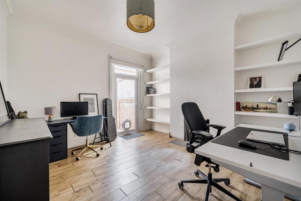 For Sale by Aspire Residential   Broadwater Road