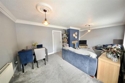 3 bedroom detached house for sale, Hawthorn Way, Gilberdyke, Brough