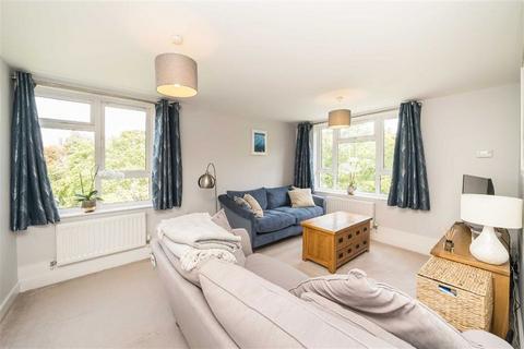 2 bedroom flat for sale, Limerick Close, London SW12