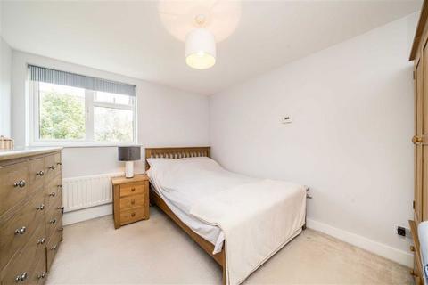 2 bedroom flat for sale, Limerick Close, London SW12