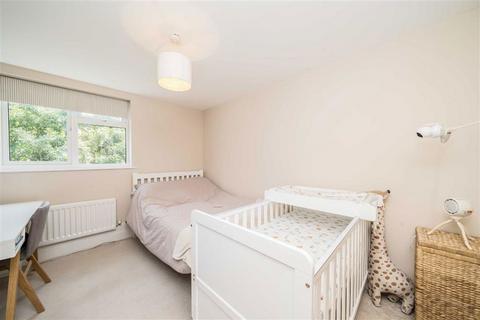 2 bedroom flat for sale, Limerick Close, London SW12